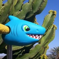 MICRO Scootaheadz Hai: Kinder Scooter Zubehör Scooter Haifisch Kopf | Blau, Rot Und Silber | Passt An Gängige 2 Und 3 Rädrige Roller Für Kinder -Kinder Outdoor Verkauf scootaheadz hai kinder scooter zubehoer scooter haifisch kopf blau rot und silber passt an gaengige 2 und 3 raedrige roller fuer kinder 3